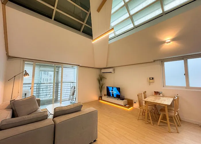 Revstay Gangnam Nonhyeon アパート