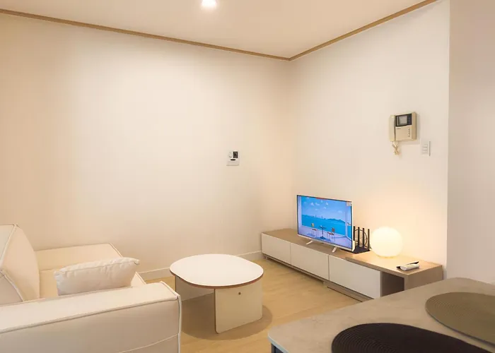 Revstay Gangnam Nonhyeon